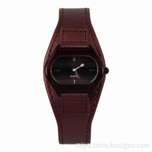 2013 fashionable spray painted ladies' wristwatches with alloy case and PU strap